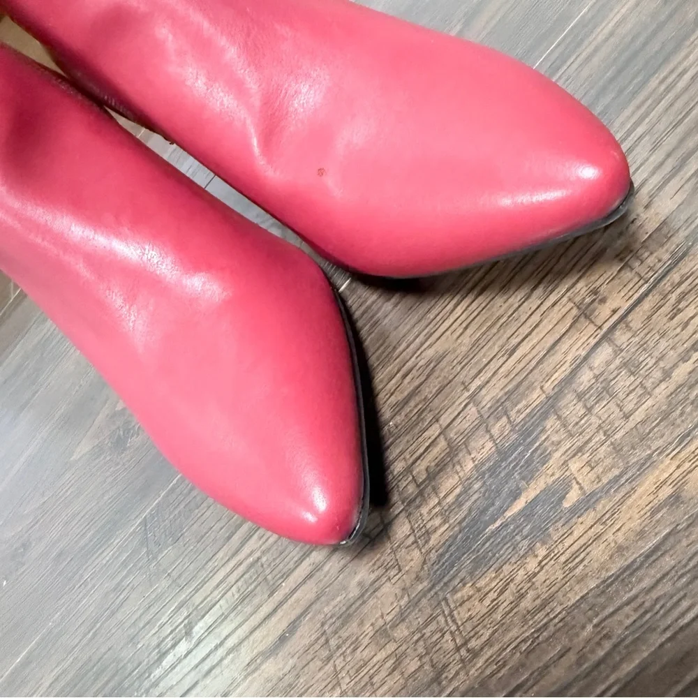 RAMPAGE RED MEDIUM HEEL BOOTIE SIDE ZIPPER.    MINOR SCUFFS SEE PHOTOS - Picture 4 of 10